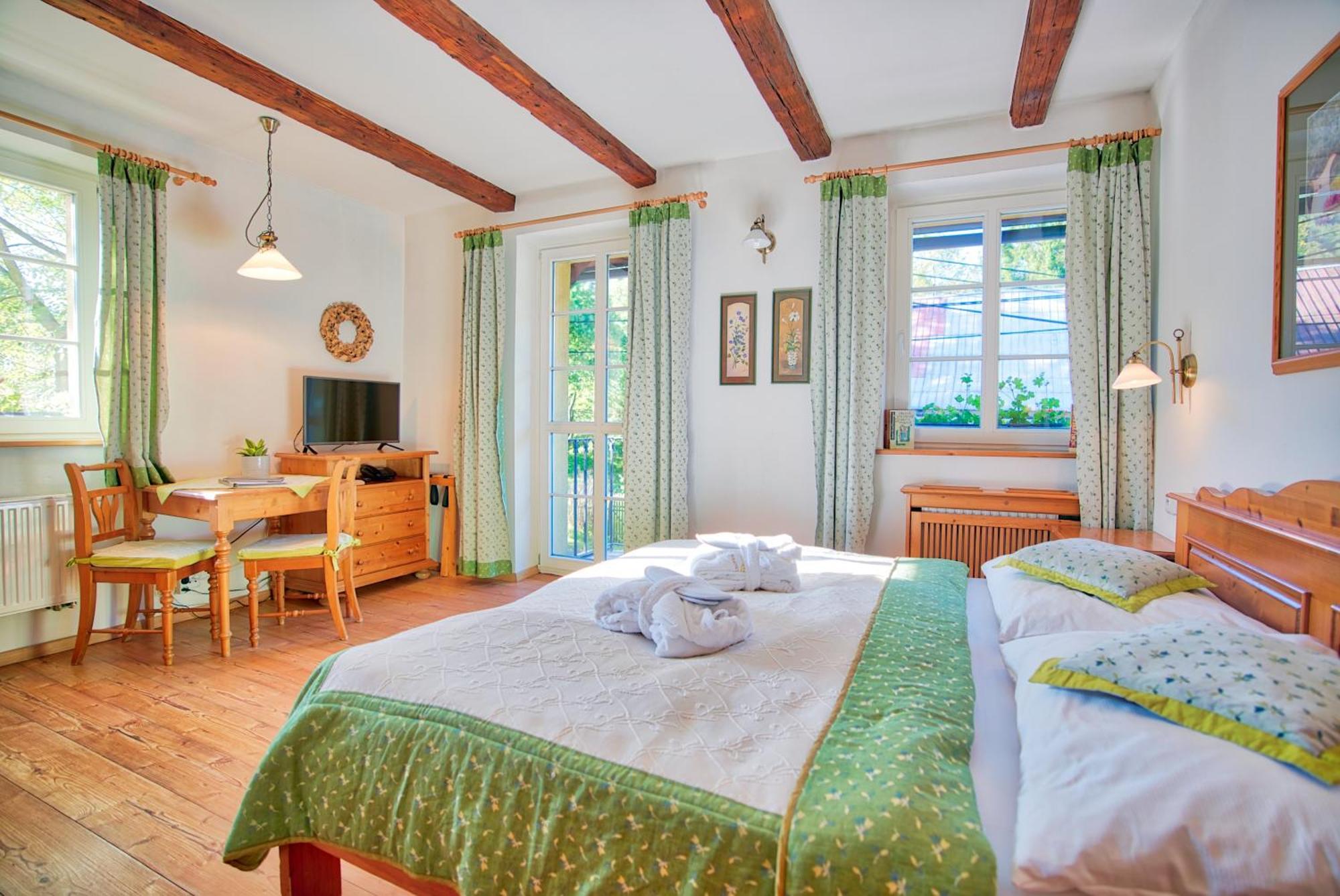 Apartman-Hotel Jitravsky Dvorec Rynoltice Bagian luar foto