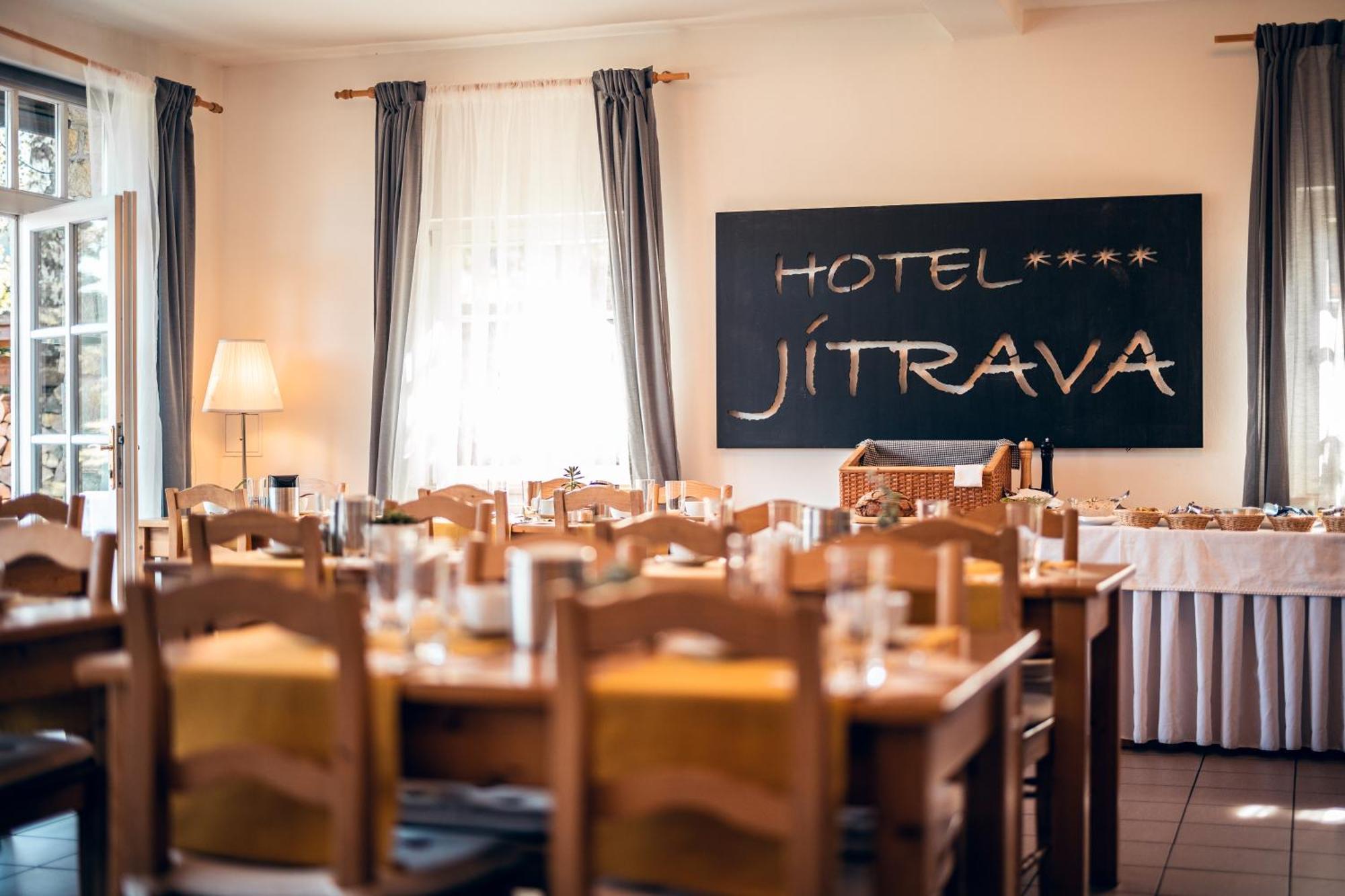 Apartman-Hotel Jitravsky Dvorec Rynoltice Bagian luar foto